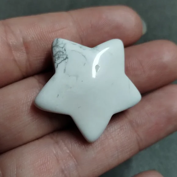 Howlite Star - Picture 4 of 4